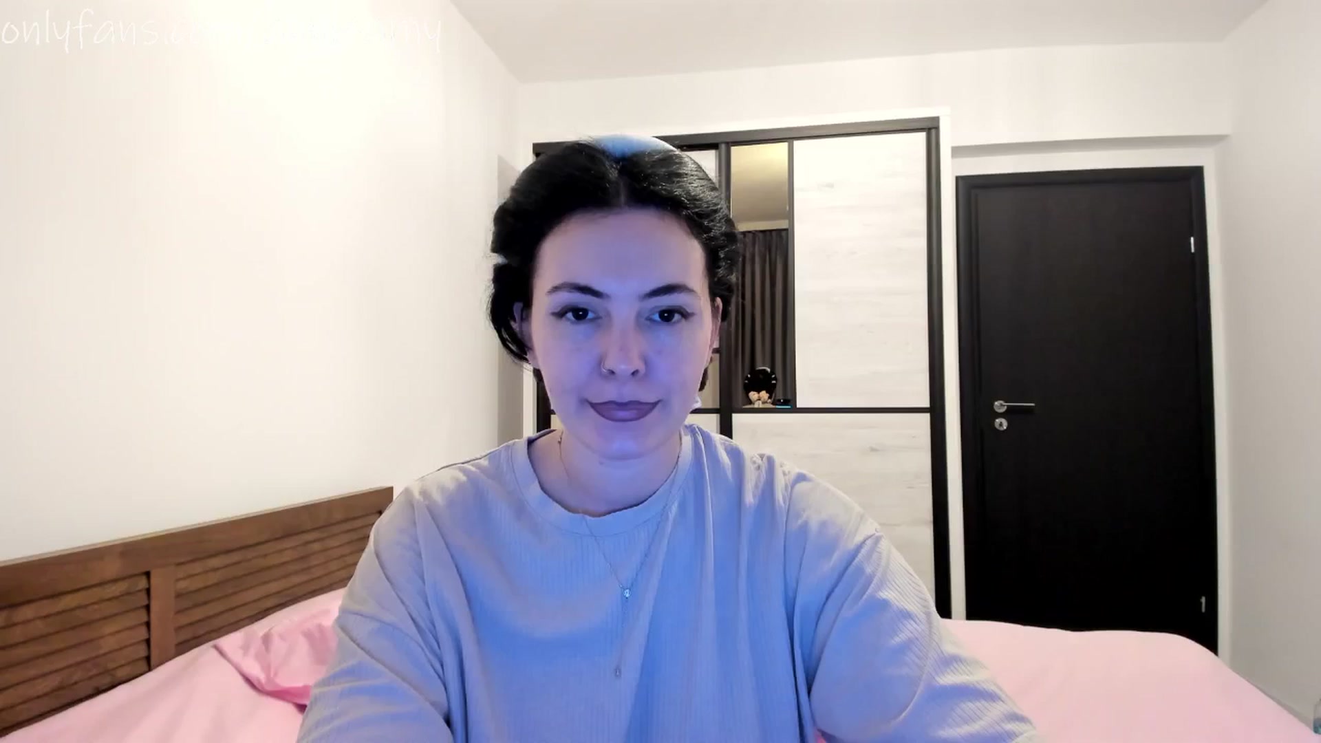 Gallery image thumbnail from Annie_Amy's myfreecams stream on, 12/31/2025, 16:18 image 2 of 20