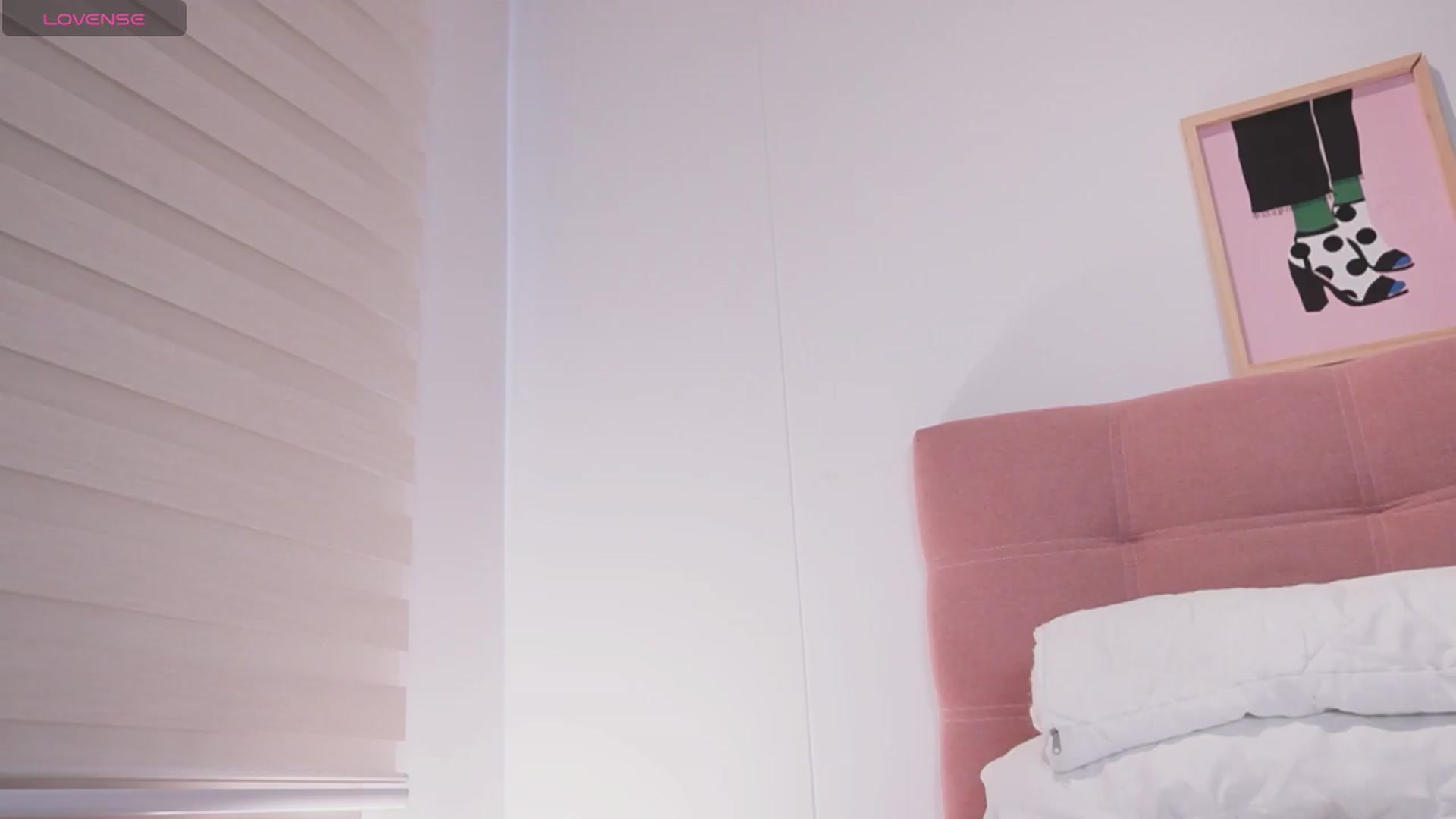 Gallery image thumbnail from Annie_es's myfreecams stream on, 06/08/2026, 13:13 image 12 of 20