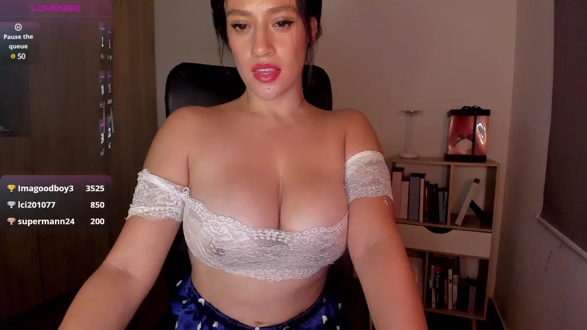 Gallery image thumbnail from Annie_lu's myfreecams stream on, 12/05/2024, 03:27 image 11 of 20