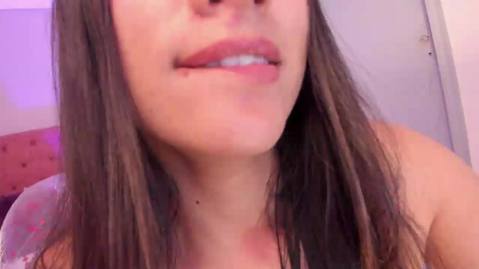 Gallery image thumbnail from Anniesclub's myfreecams stream on, 05/08/2026, 03:58 image 8 of 20