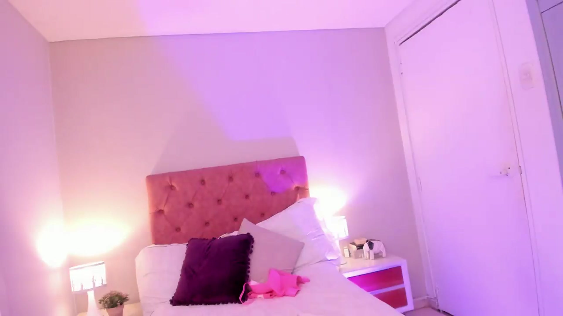 Gallery image thumbnail from Anniesclub's myfreecams stream on, 06/04/2026, 05:55 image 15 of 20
