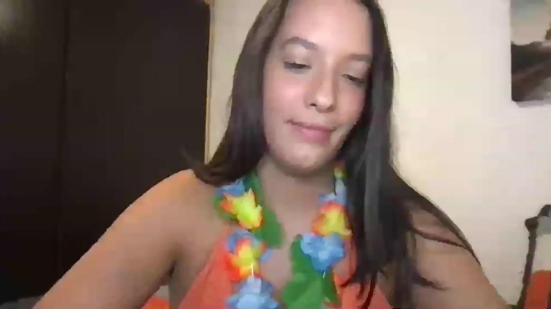 Gallery image thumbnail from AnnisRoom's myfreecams stream on, 07/04/2023, 06:30 image 2 of 20