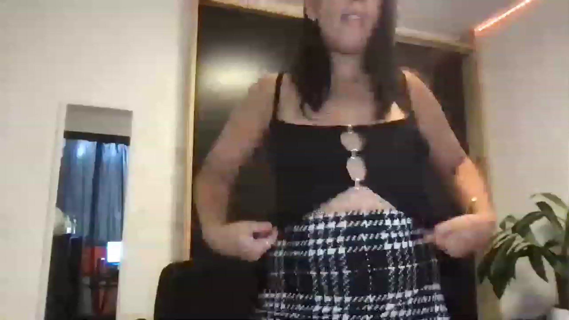 Gallery image thumbnail from AnnisRoom's myfreecams stream on, 07/17/2023, 23:35 image 12 of 20