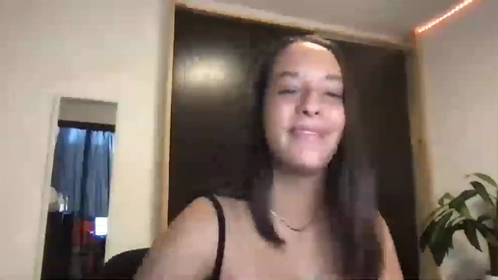 Gallery image thumbnail from AnnisRoom's myfreecams stream on, 07/17/2023, 23:35 image 16 of 20