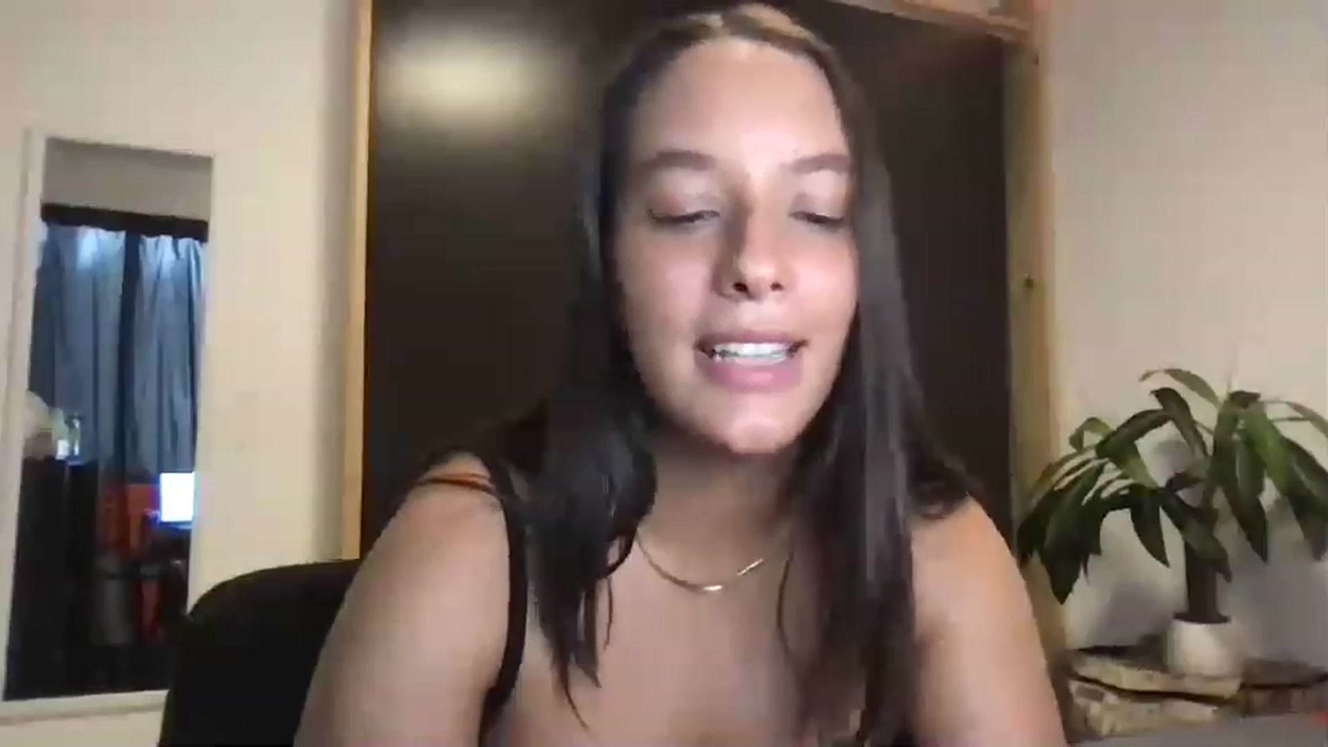 Gallery image thumbnail from AnnisRoom's myfreecams stream on, 07/17/2023, 23:35 image 3 of 20