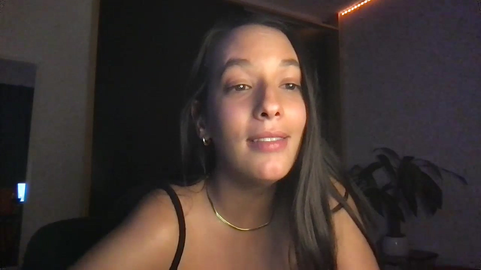 Gallery image thumbnail from AnnisRoom's myfreecams stream on, 07/18/2023, 02:17 image 7 of 20