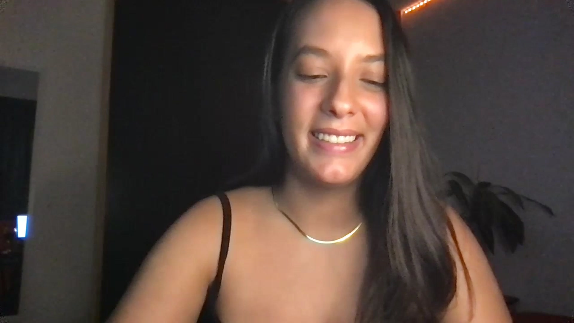 Gallery image thumbnail from AnnisRoom's myfreecams stream on, 07/18/2023, 02:17 image 13 of 20