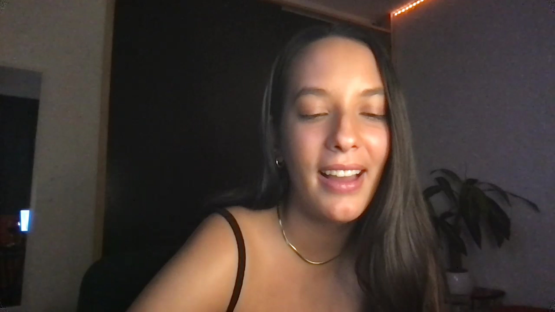 Gallery image thumbnail from AnnisRoom's myfreecams stream on, 07/18/2023, 02:17 image 11 of 20