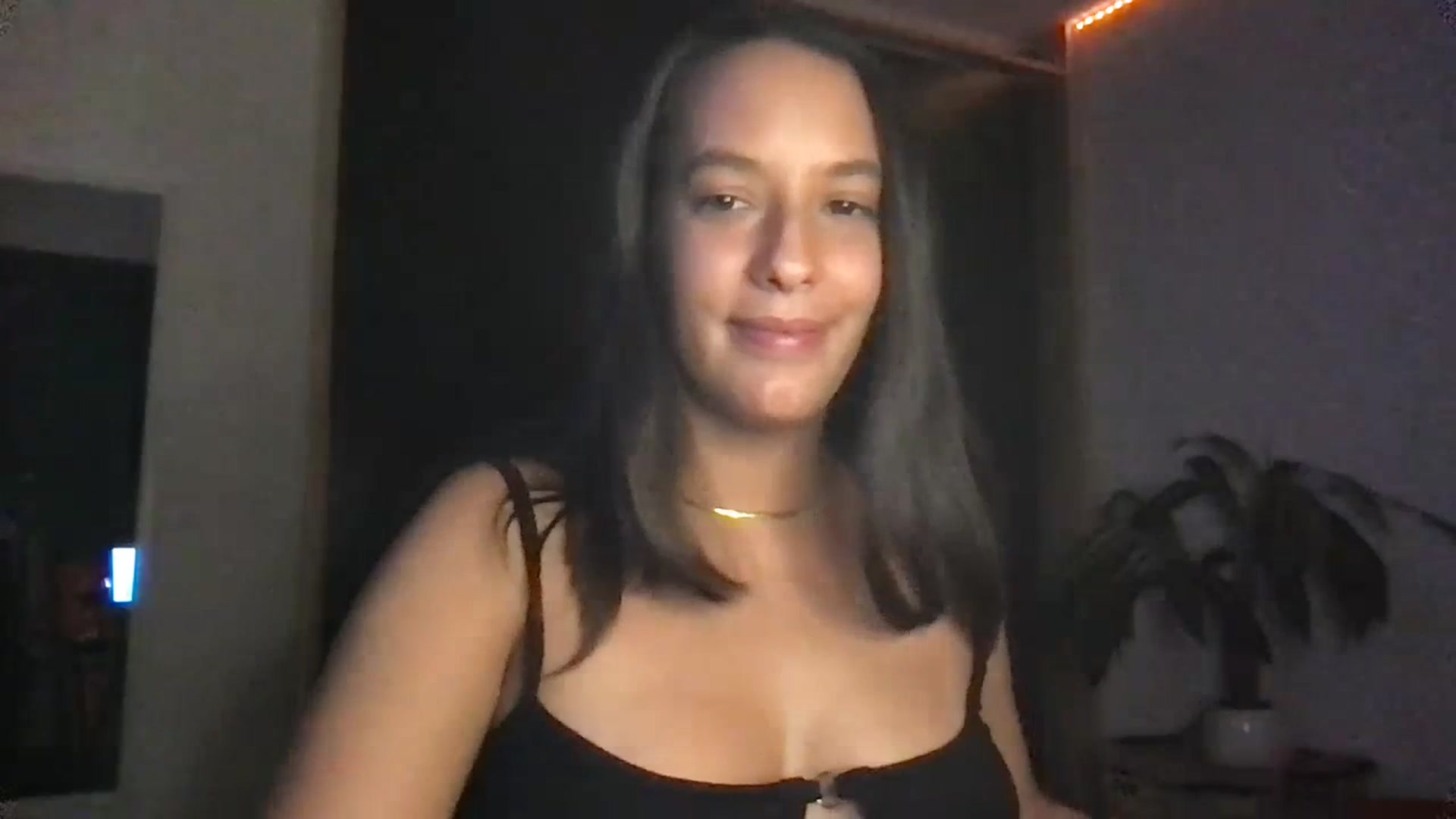 Gallery image thumbnail from AnnisRoom's myfreecams stream on, 07/18/2023, 02:17 image 19 of 20