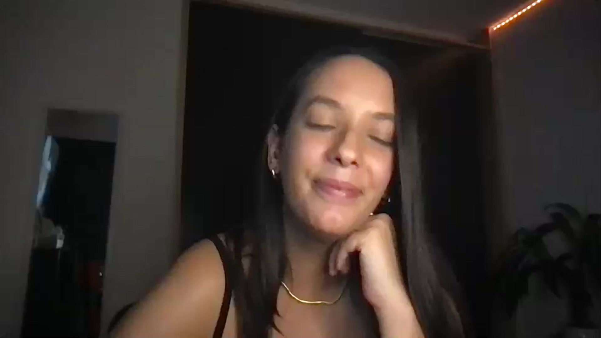 Gallery image thumbnail from AnnisRoom's myfreecams stream on, 07/18/2023, 03:47 image 2 of 20