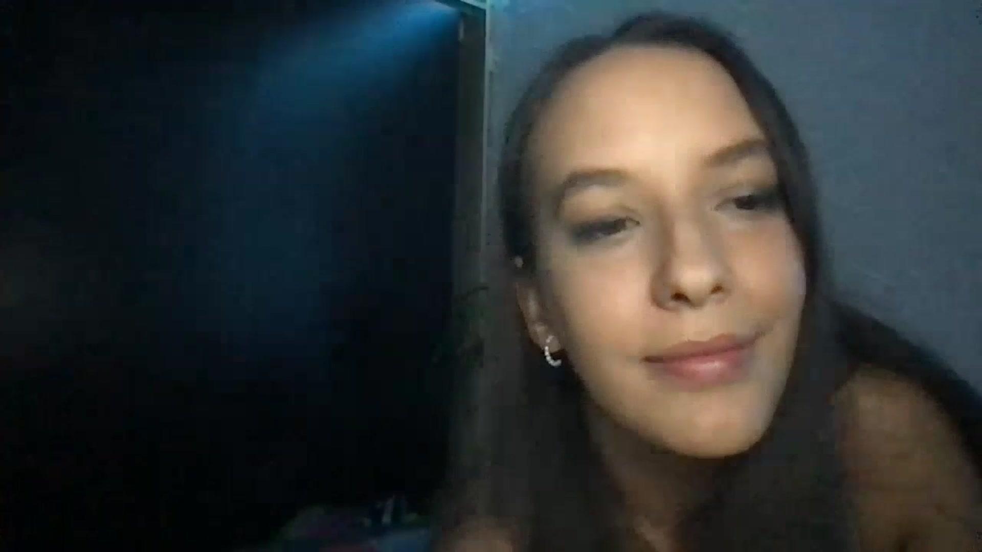 Gallery image thumbnail from AnnisRoom's myfreecams stream on, 07/19/2023, 05:51 image 4 of 20