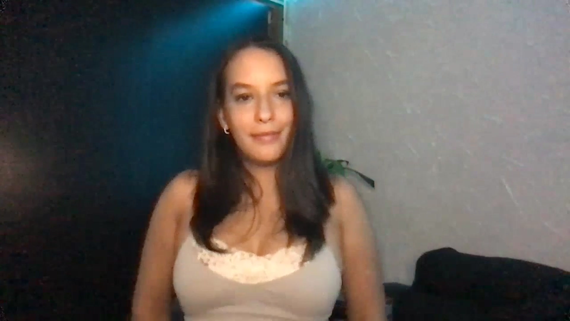 Gallery image thumbnail from AnnisRoom's myfreecams stream on, 07/19/2023, 05:51 image 5 of 20