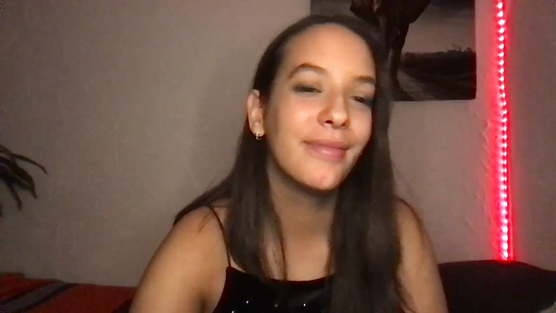 Gallery image thumbnail from AnnisRoom's myfreecams stream on, 07/19/2023, 09:34 image 4 of 20