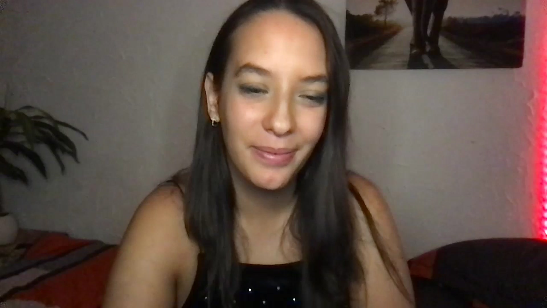 Gallery image thumbnail from AnnisRoom's myfreecams stream on, 07/19/2023, 09:34 image 10 of 20