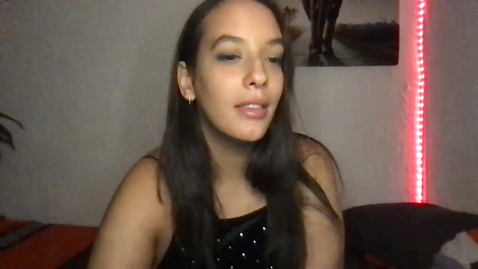Gallery image thumbnail from AnnisRoom's myfreecams stream on, 07/19/2023, 09:34 image 7 of 20