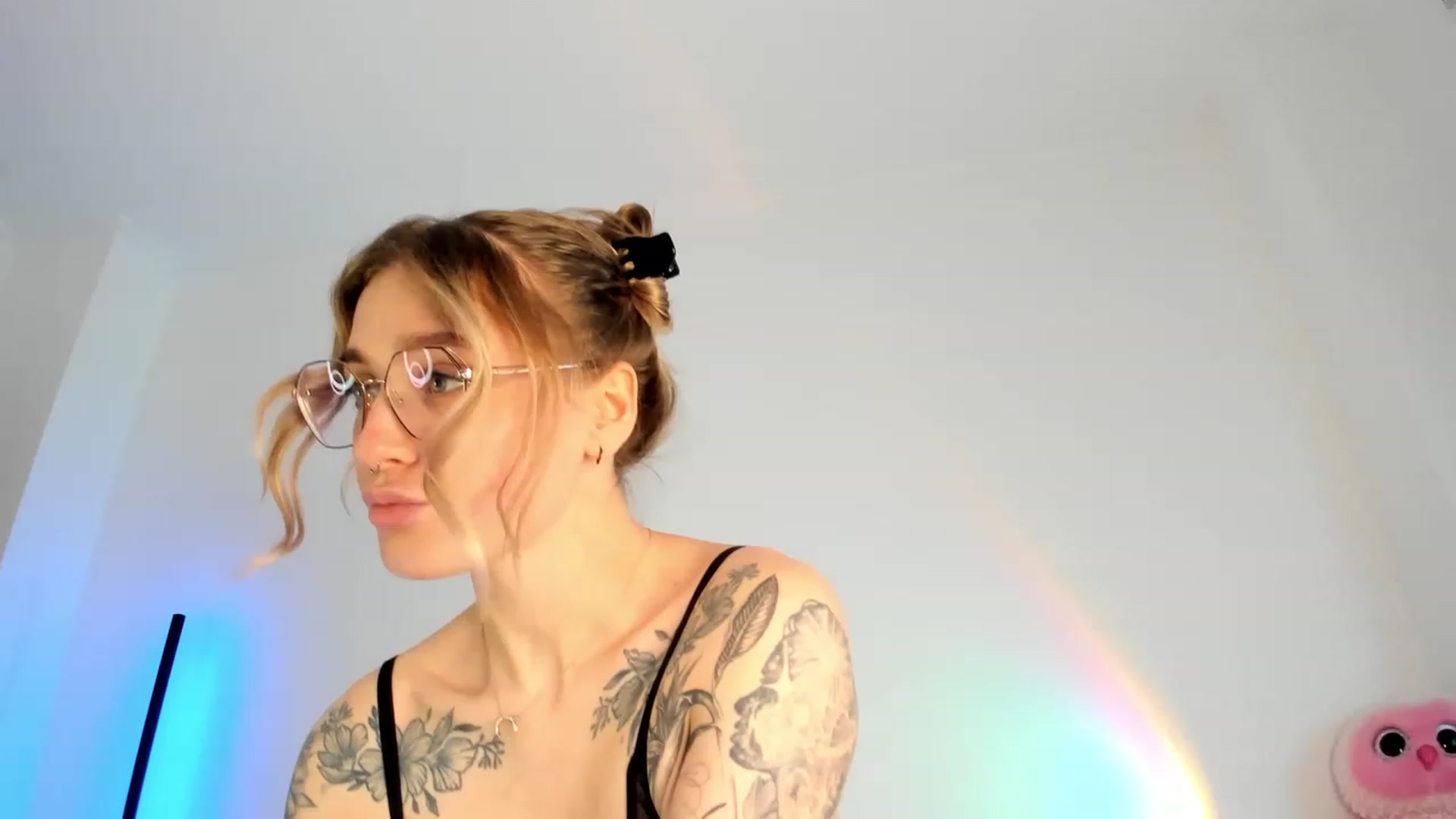 Gallery image thumbnail from Annjoy's myfreecams stream on, 06/01/2023, 09:30 image 3 of 20