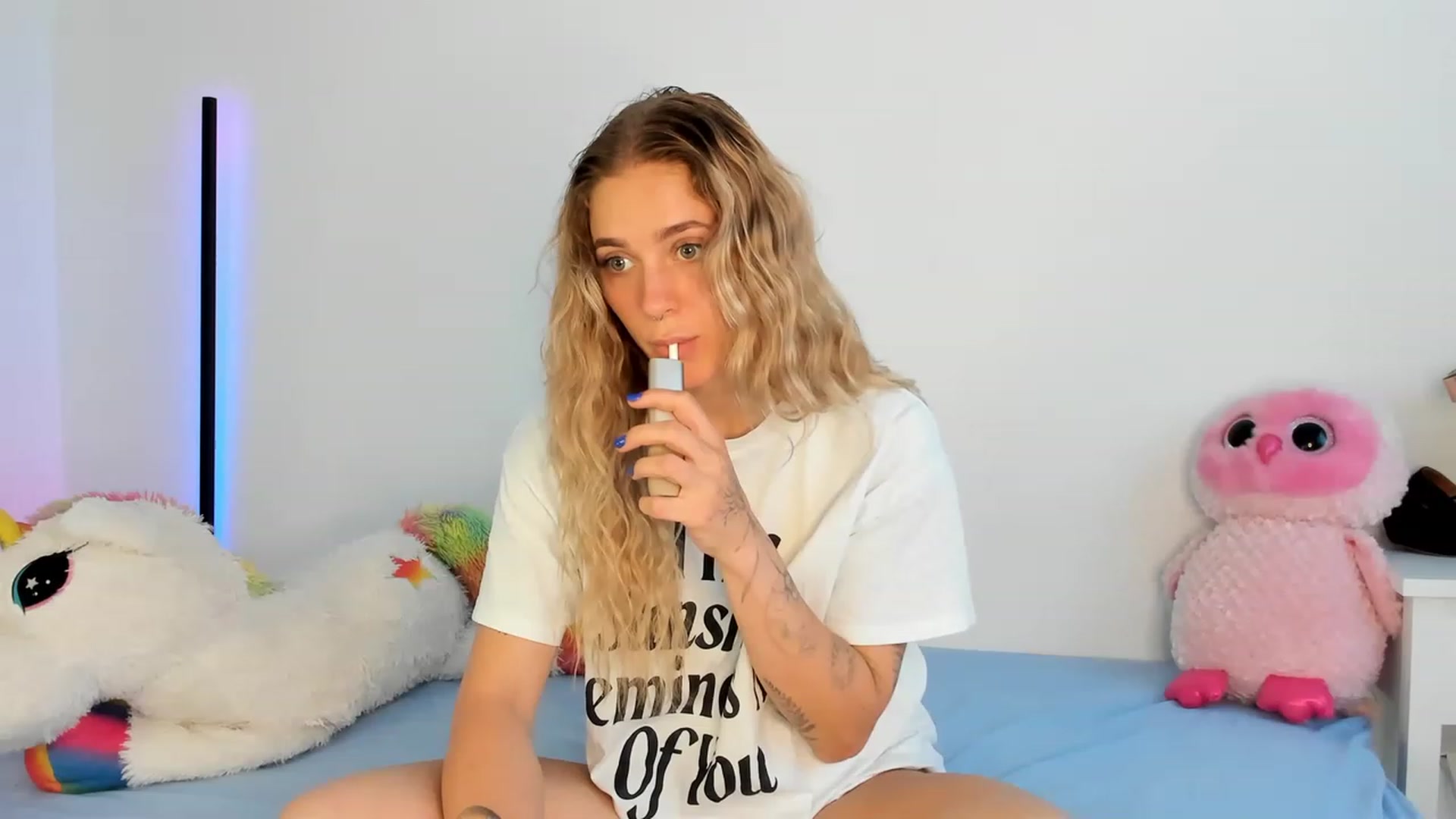 Gallery image thumbnail from Annjoy's myfreecams stream on, 06/17/2023, 08:23 image 2 of 20
