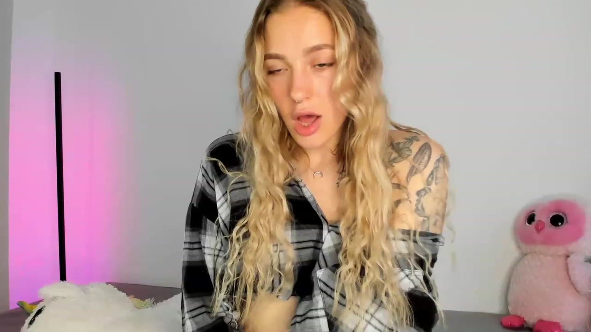 Gallery image thumbnail from Annjoy's myfreecams stream on, 06/19/2023, 05:57 image 16 of 20
