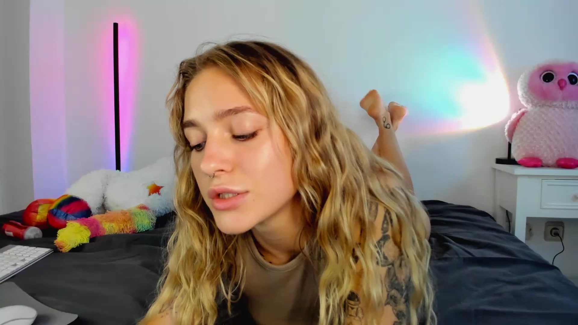 Gallery image thumbnail from Annjoy's myfreecams stream on, 07/21/2023, 10:33 image 8 of 20