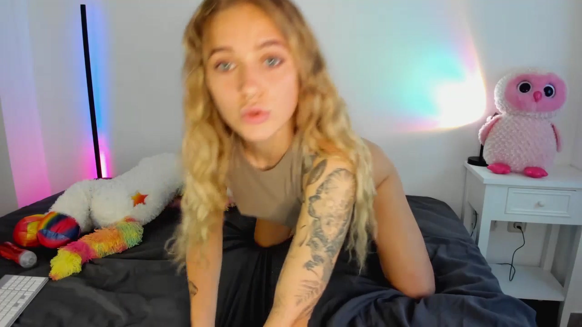 Gallery image thumbnail from Annjoy's myfreecams stream on, 07/21/2023, 10:33 image 3 of 20