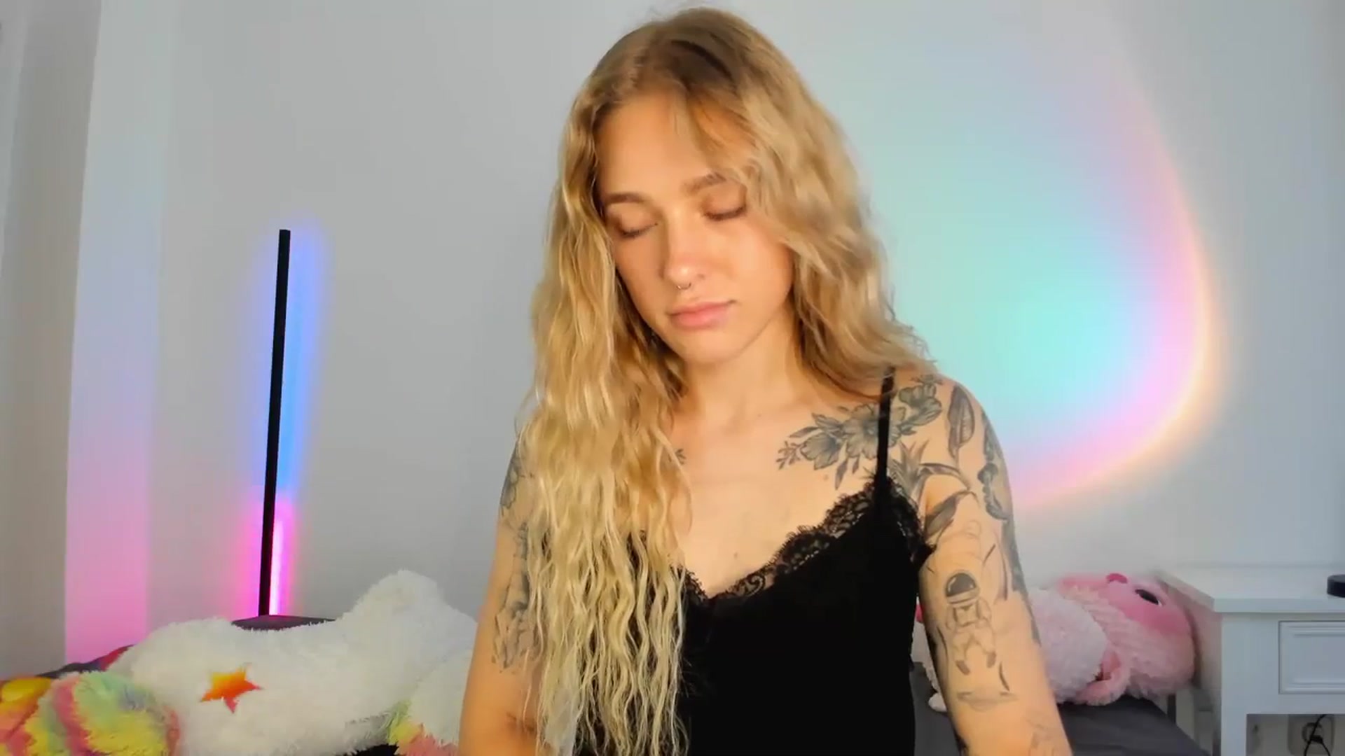Gallery image thumbnail from Annjoy's myfreecams stream on, 07/22/2023, 10:30 image 16 of 20