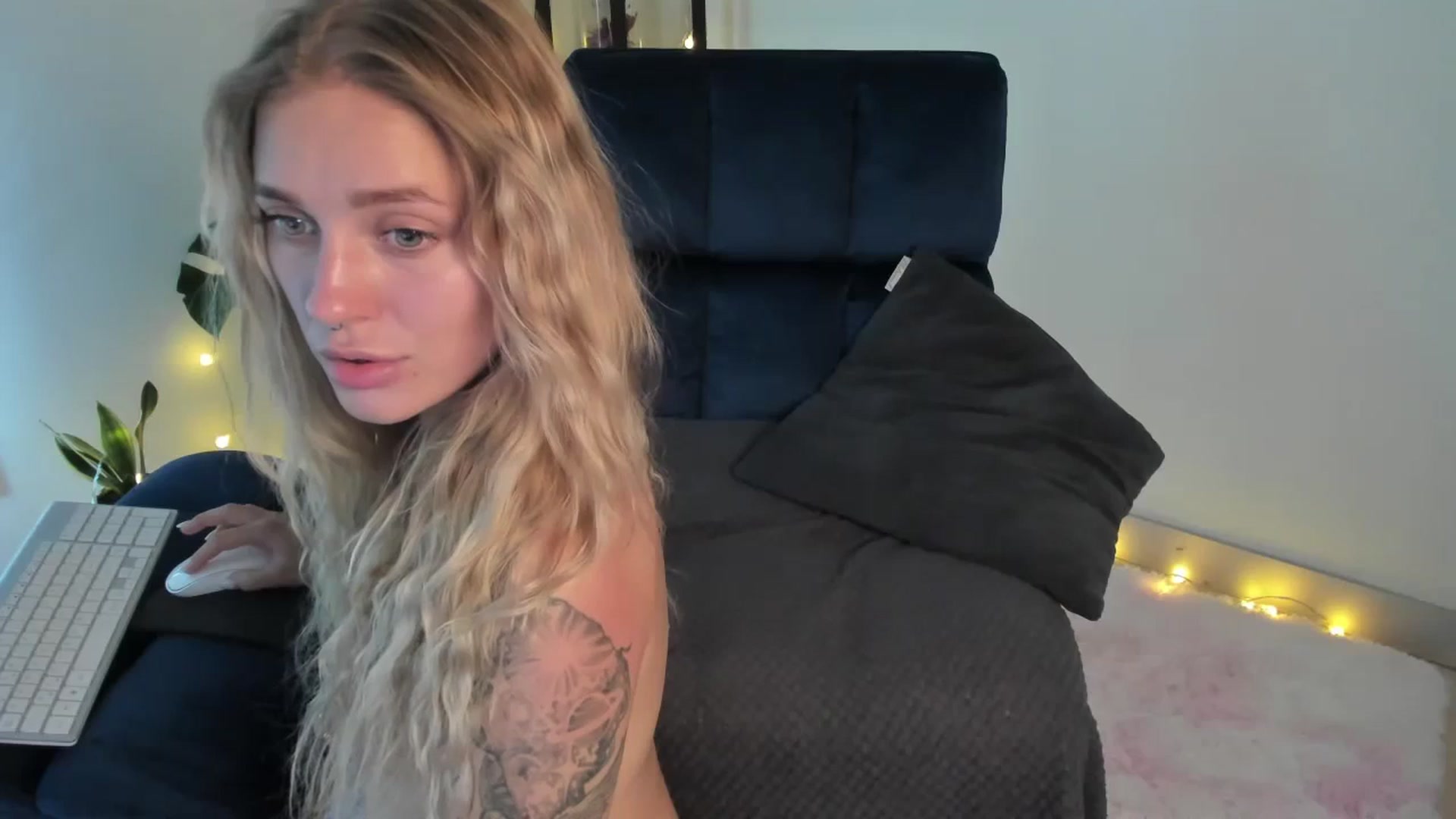 Gallery image thumbnail from Annjoy's myfreecams stream on, 09/10/2023, 10:12 image 6 of 20