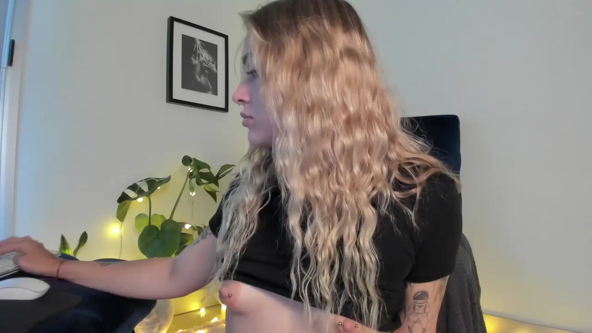 Gallery image thumbnail from Annjoy's myfreecams stream on, 09/11/2023, 06:48 image 5 of 20