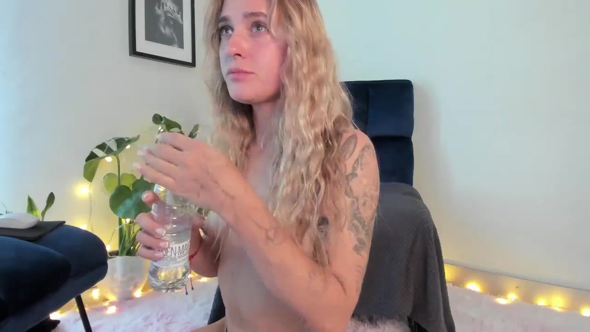 Gallery image thumbnail from Annjoy's myfreecams stream on, 09/11/2023, 10:24 image 18 of 20