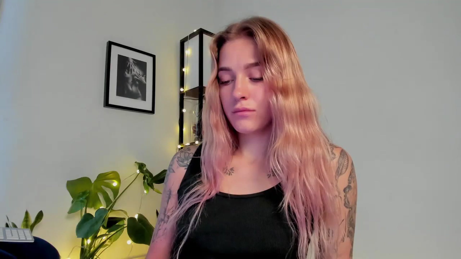 Gallery image thumbnail from Annjoy's myfreecams stream on, 09/24/2023, 08:16 image 17 of 20