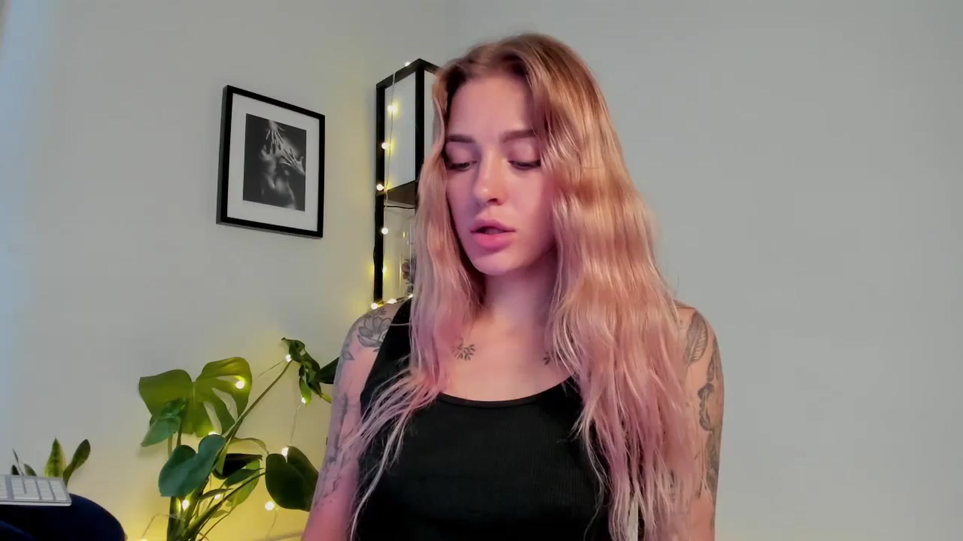 Gallery image thumbnail from Annjoy's myfreecams stream on, 09/24/2023, 08:16 image 16 of 20