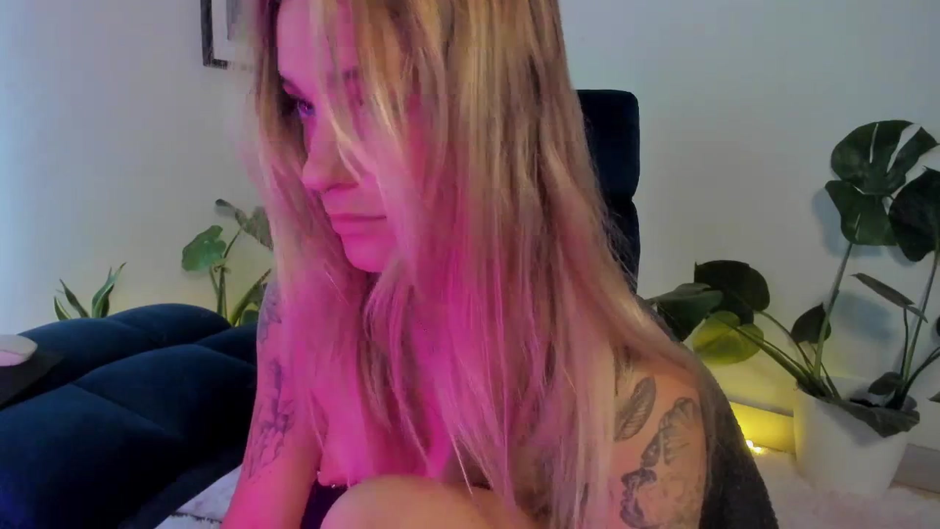 Gallery image thumbnail from Annjoy's myfreecams stream on, 10/08/2023, 09:20 image 2 of 20