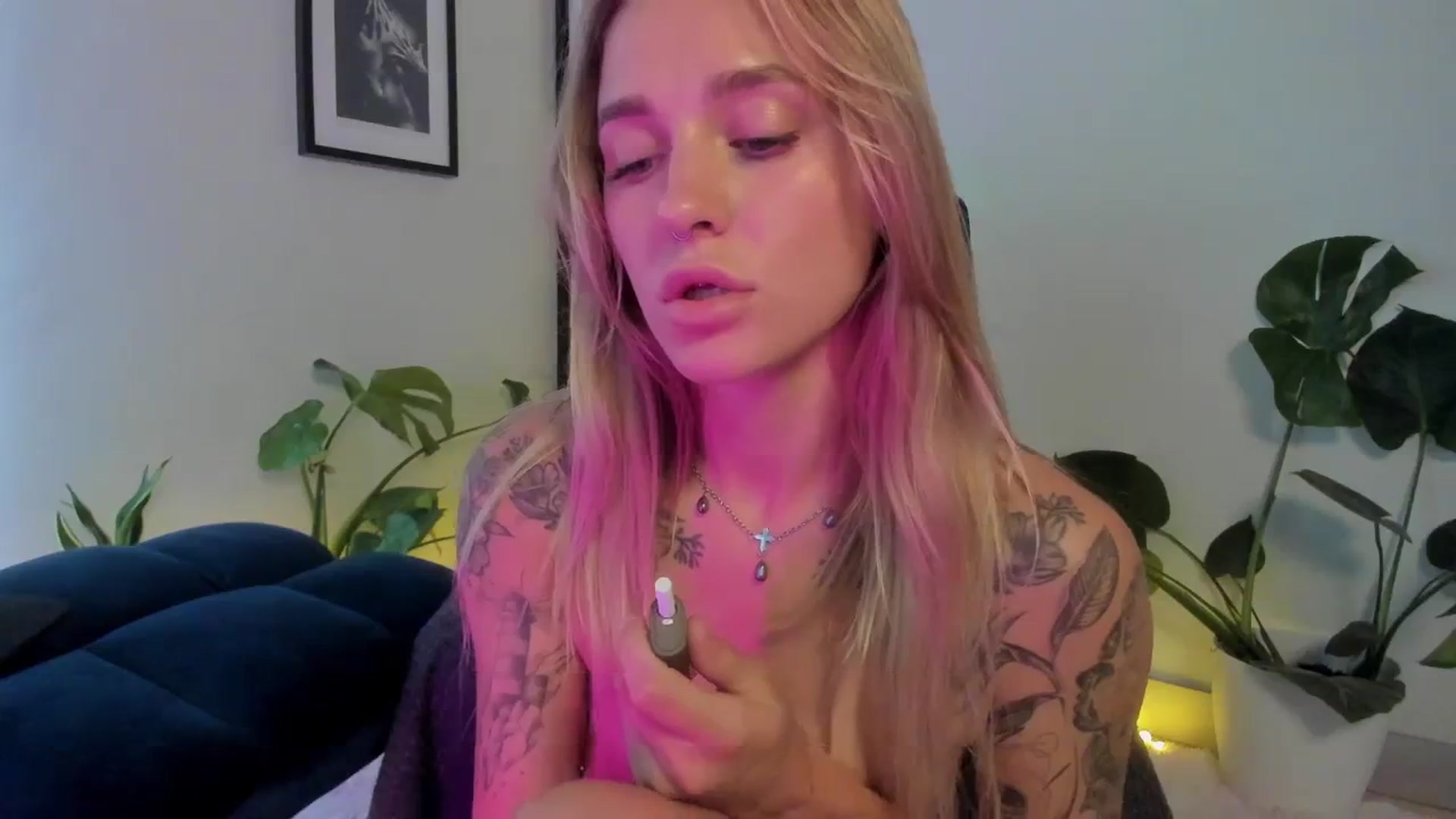 Gallery image thumbnail from Annjoy's myfreecams stream on, 10/08/2023, 09:20 image 8 of 20