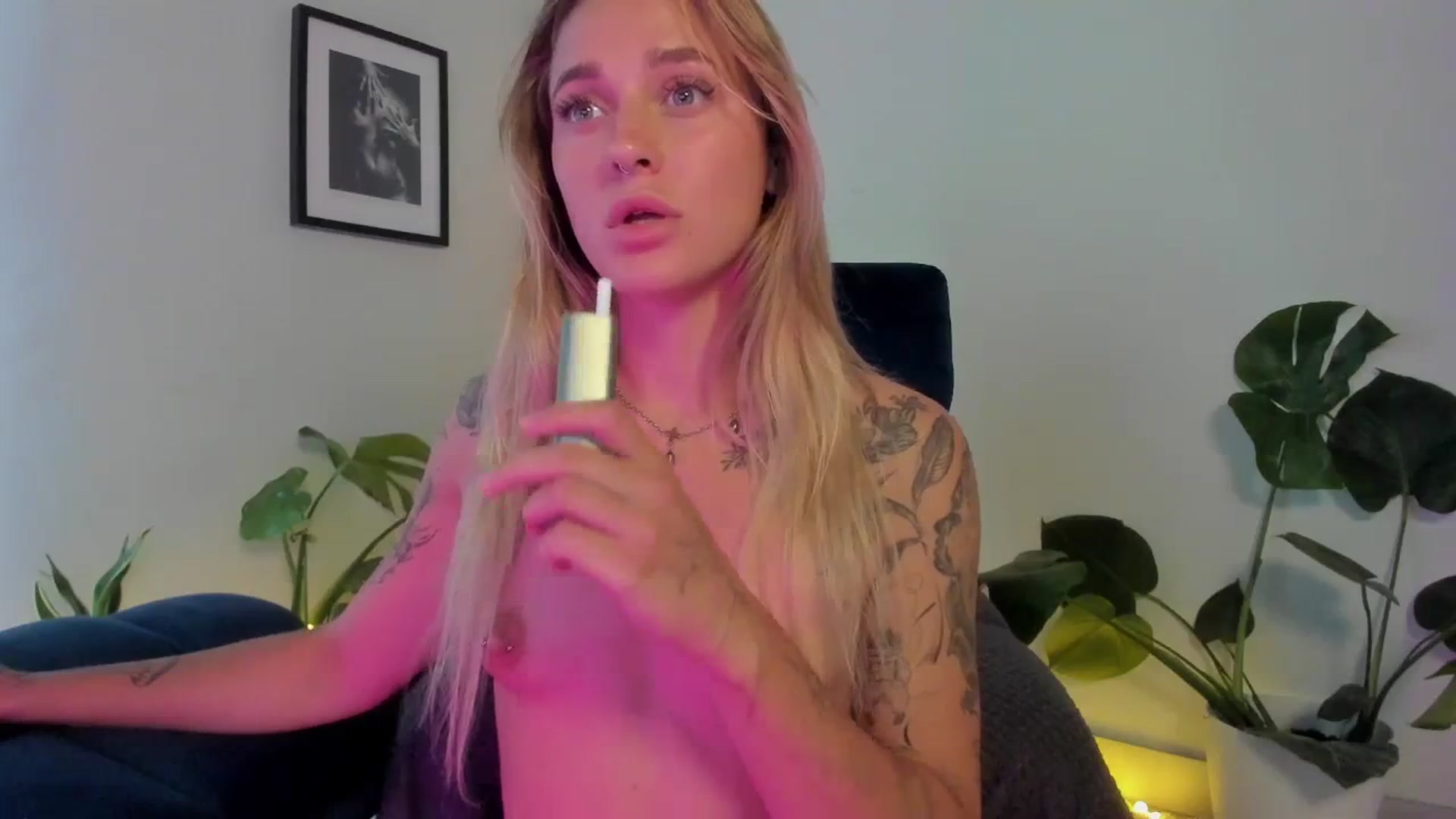 Gallery image thumbnail from Annjoy's myfreecams stream on, 10/08/2023, 09:20 image 13 of 20