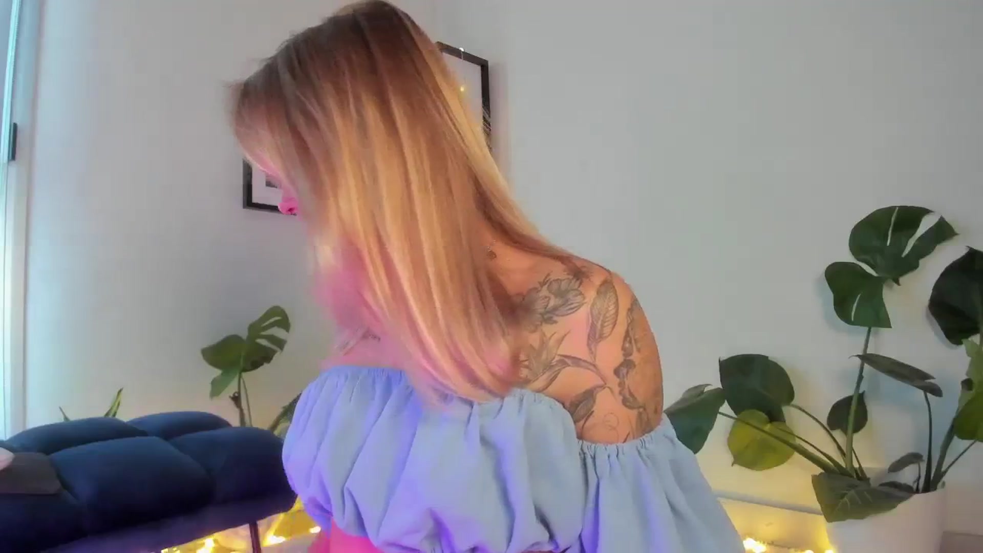 Gallery image thumbnail from Annjoy's myfreecams stream on, 10/19/2023, 09:05 image 15 of 20