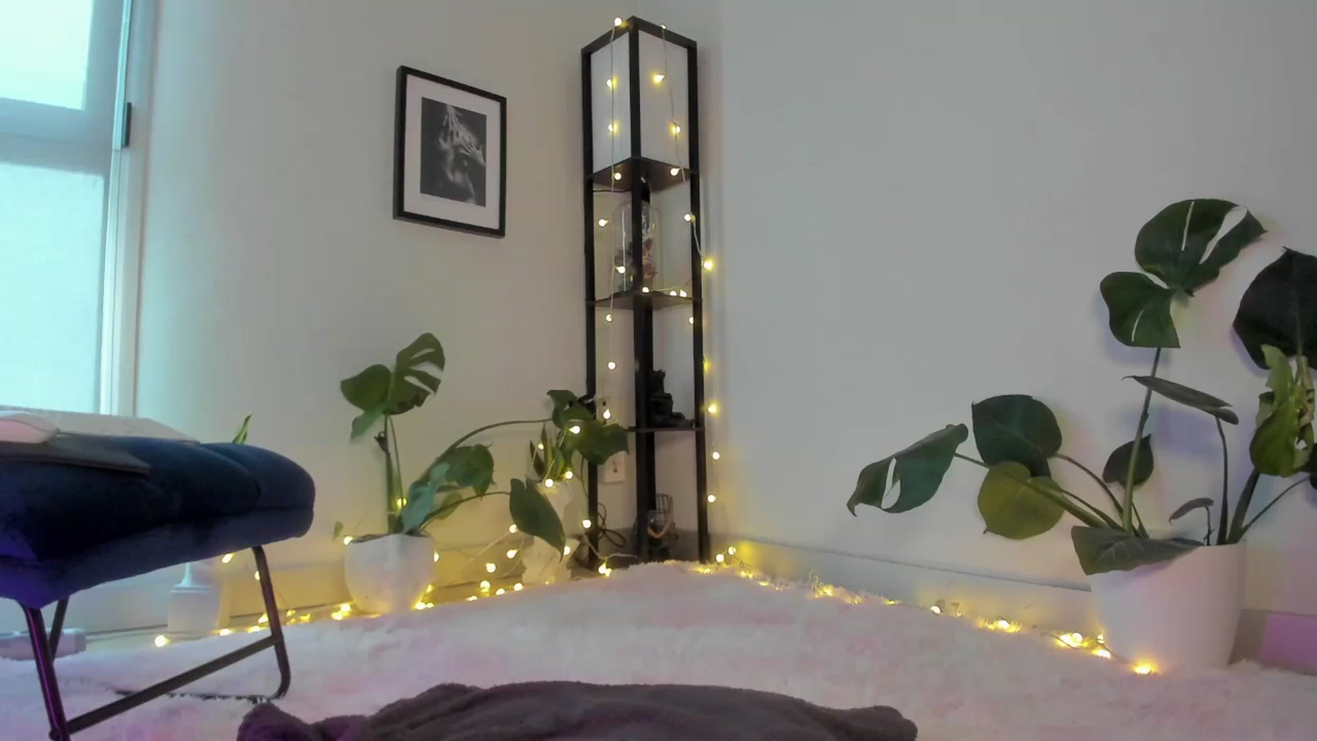 Gallery image thumbnail from Annjoy's myfreecams stream on, 10/19/2023, 10:34 image 7 of 20