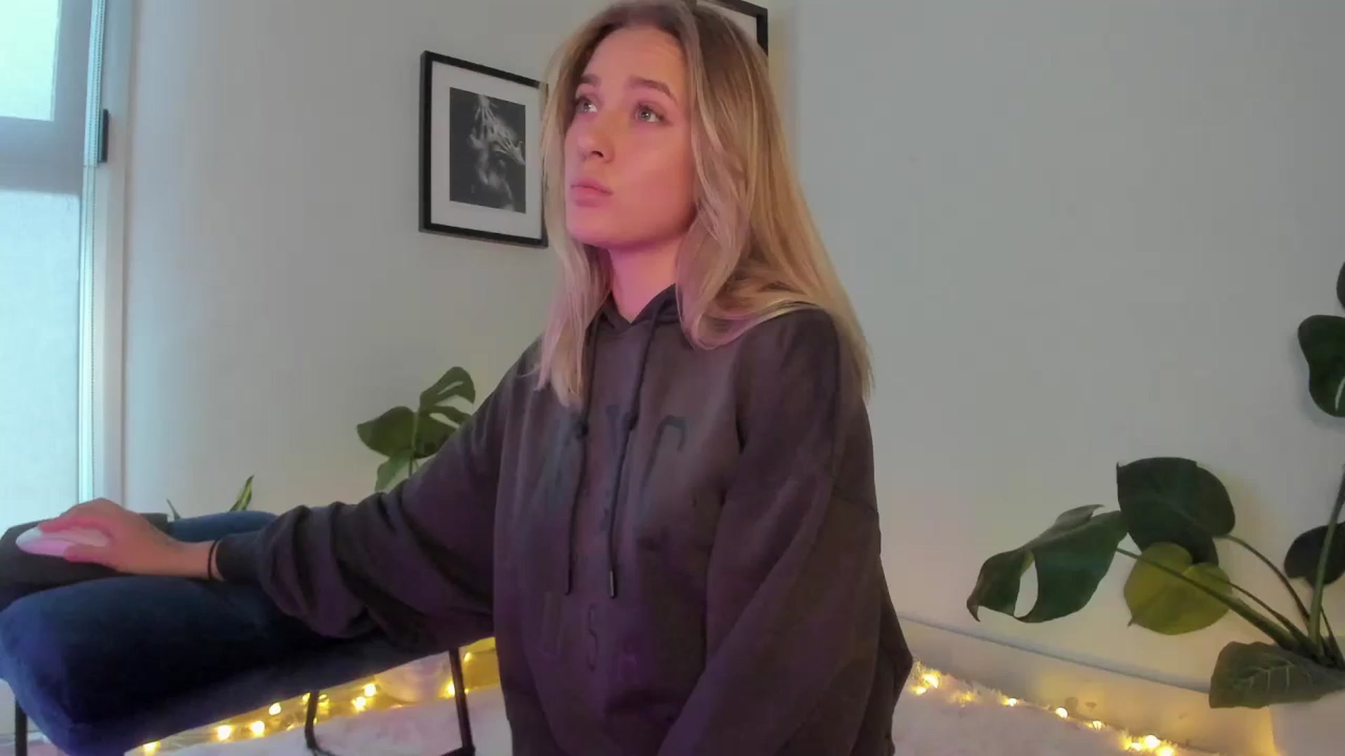 Gallery image thumbnail from Annjoy's myfreecams stream on, 10/20/2023, 10:34 image 2 of 20