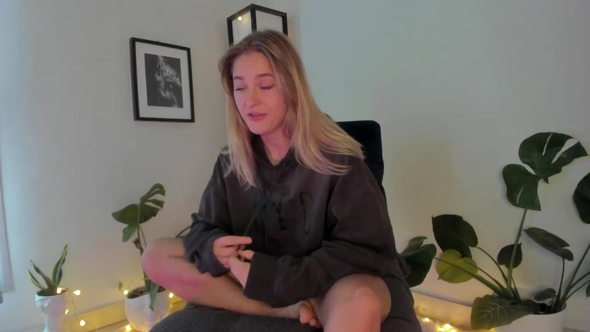 Gallery image thumbnail from Annjoy's myfreecams stream on, 10/20/2023, 10:34 image 3 of 20