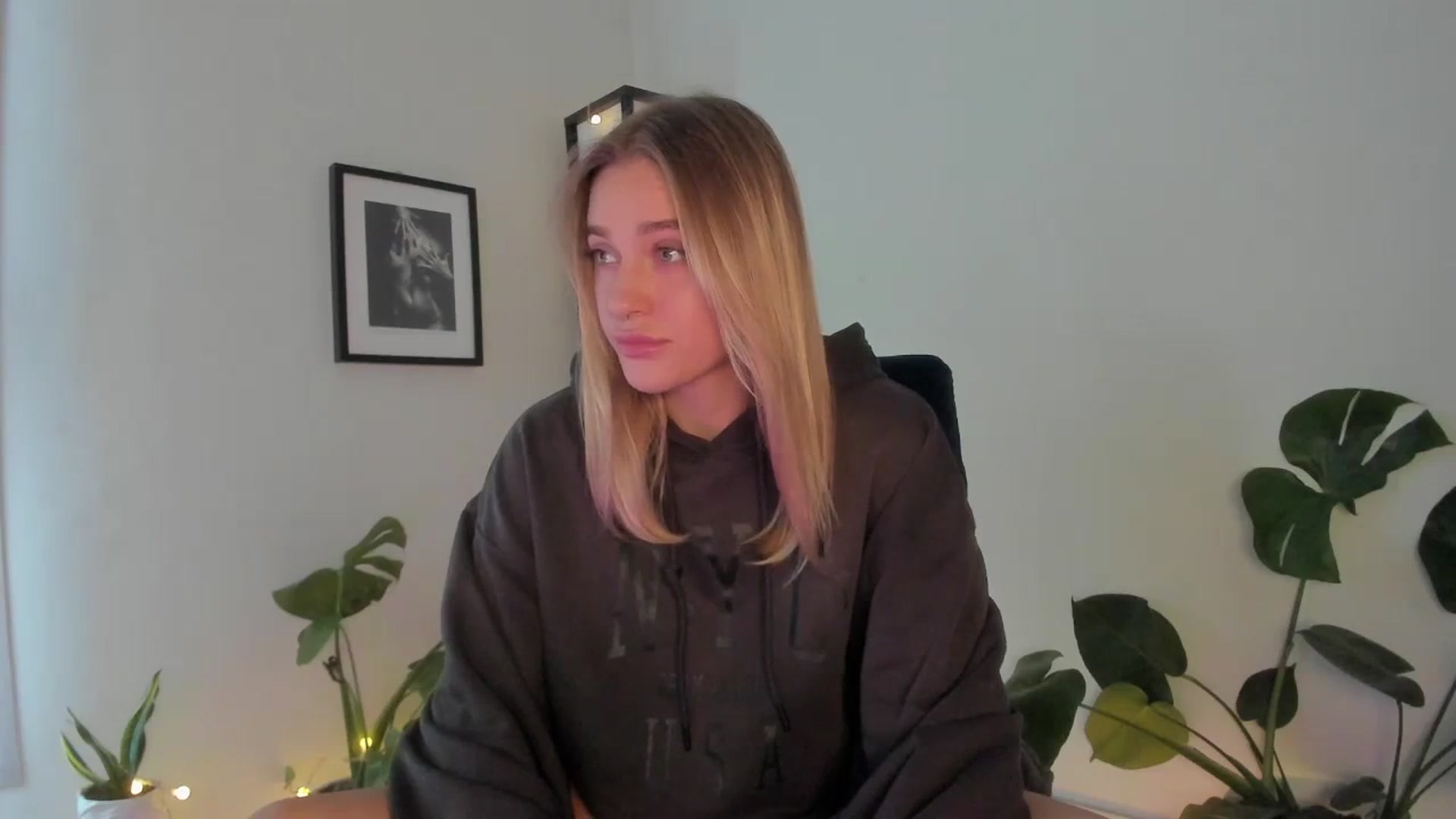 Gallery image thumbnail from Annjoy's myfreecams stream on, 10/20/2023, 10:34 image 6 of 20