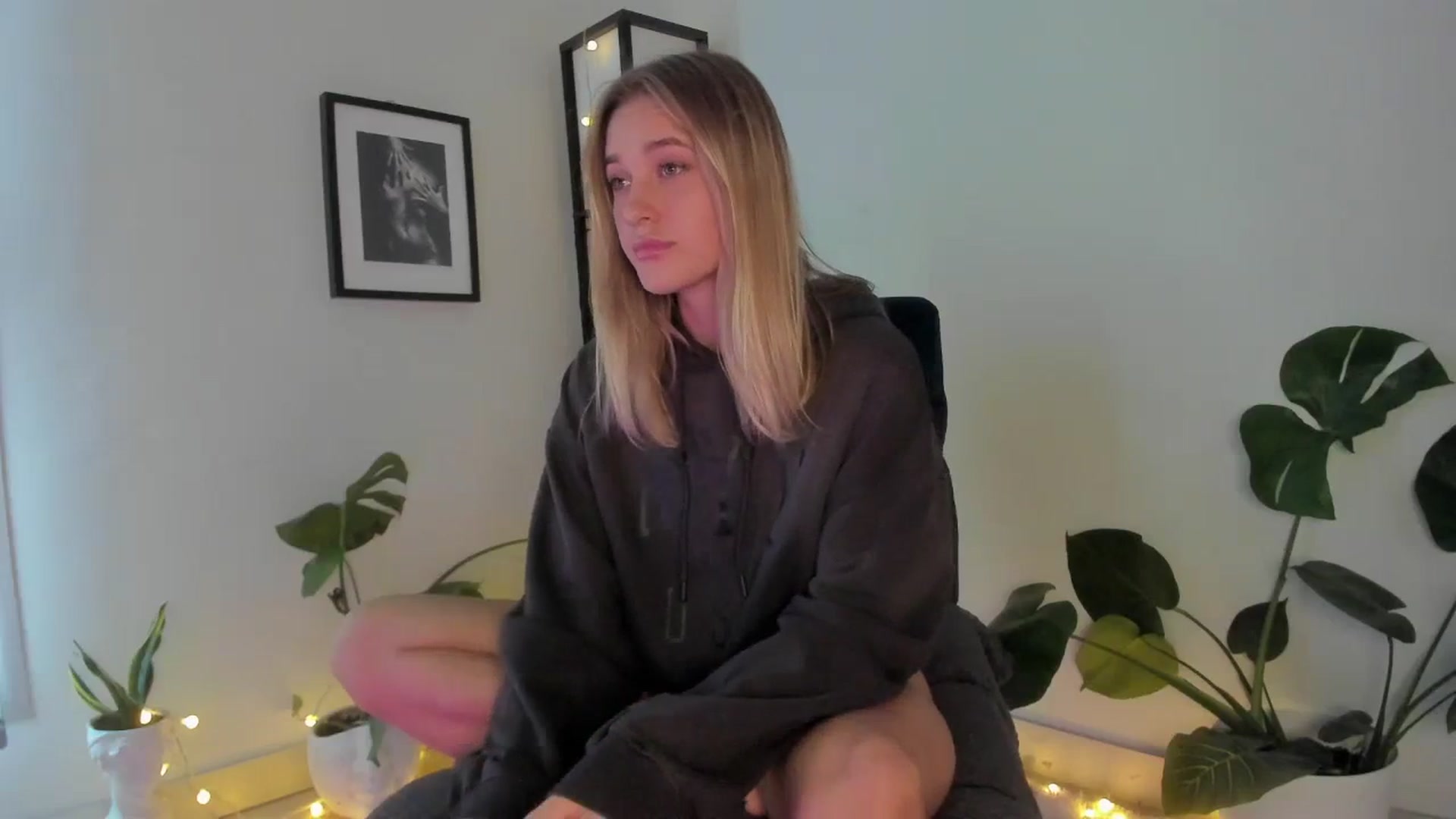Gallery image thumbnail from Annjoy's myfreecams stream on, 10/20/2023, 10:34 image 4 of 20