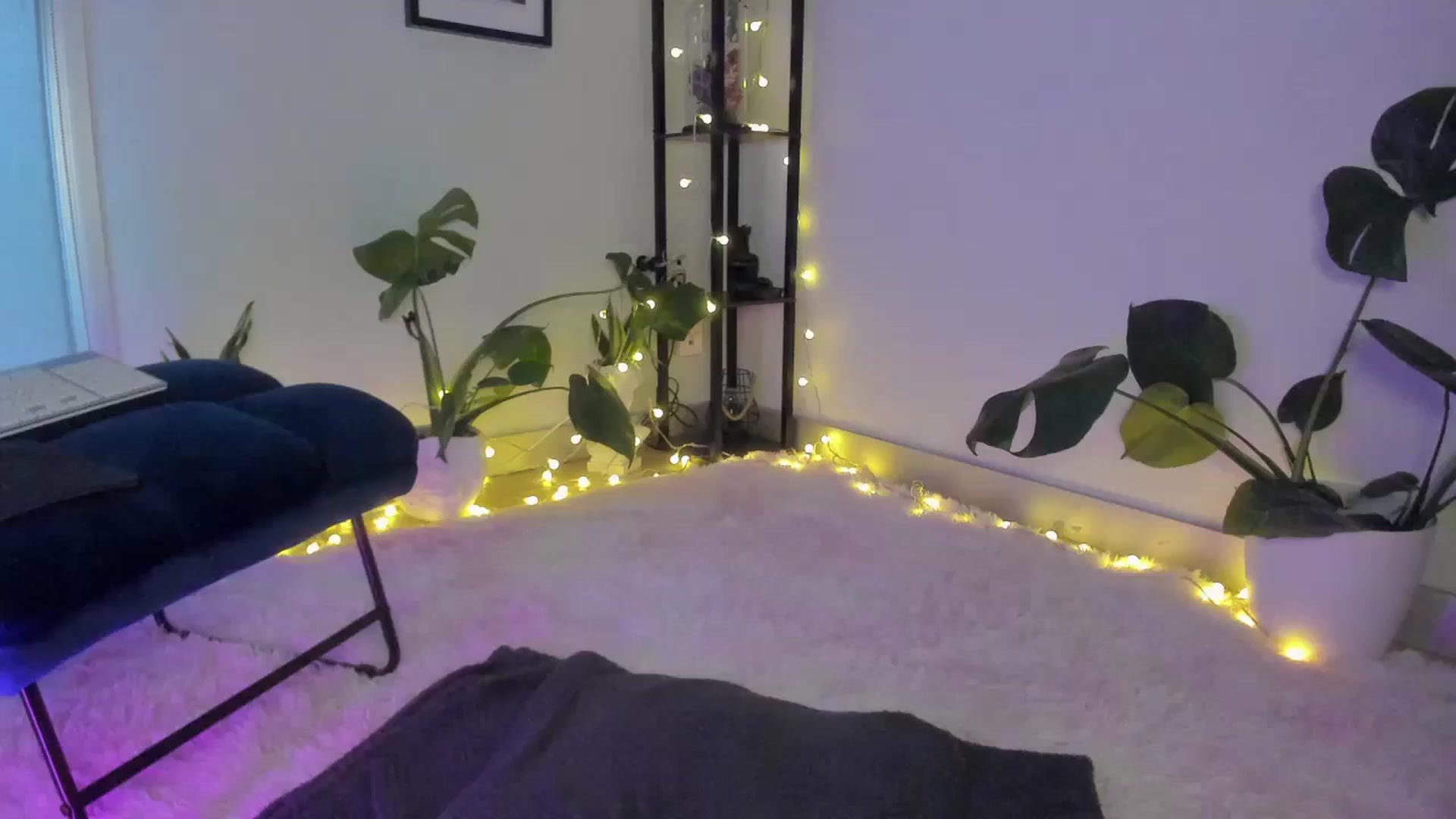 Gallery image thumbnail from Annjoy's myfreecams stream on, 10/21/2023, 08:13 image 6 of 20