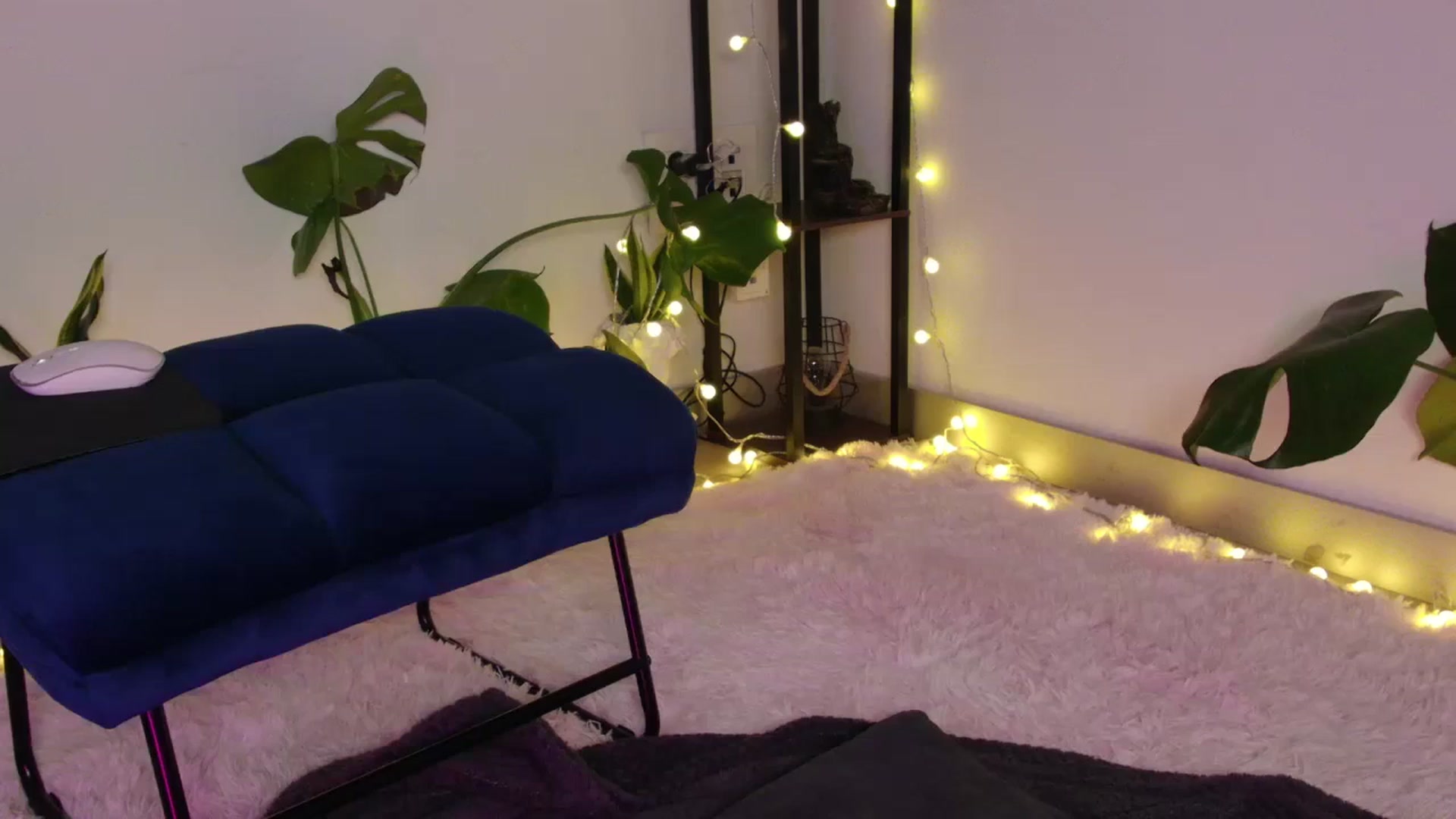 Gallery image thumbnail from Annjoy's myfreecams stream on, 10/23/2023, 06:18 image 19 of 20