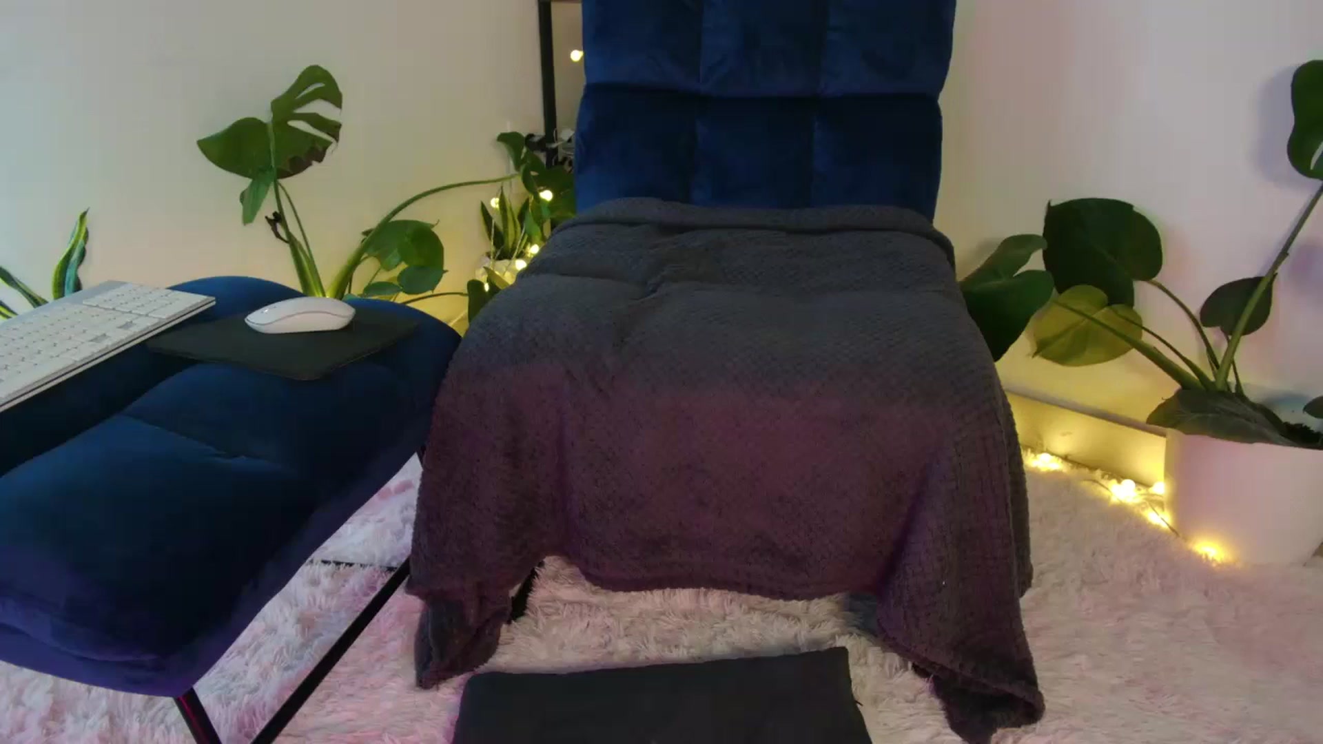 Gallery image thumbnail from Annjoy's myfreecams stream on, 10/23/2023, 10:05 image 14 of 20