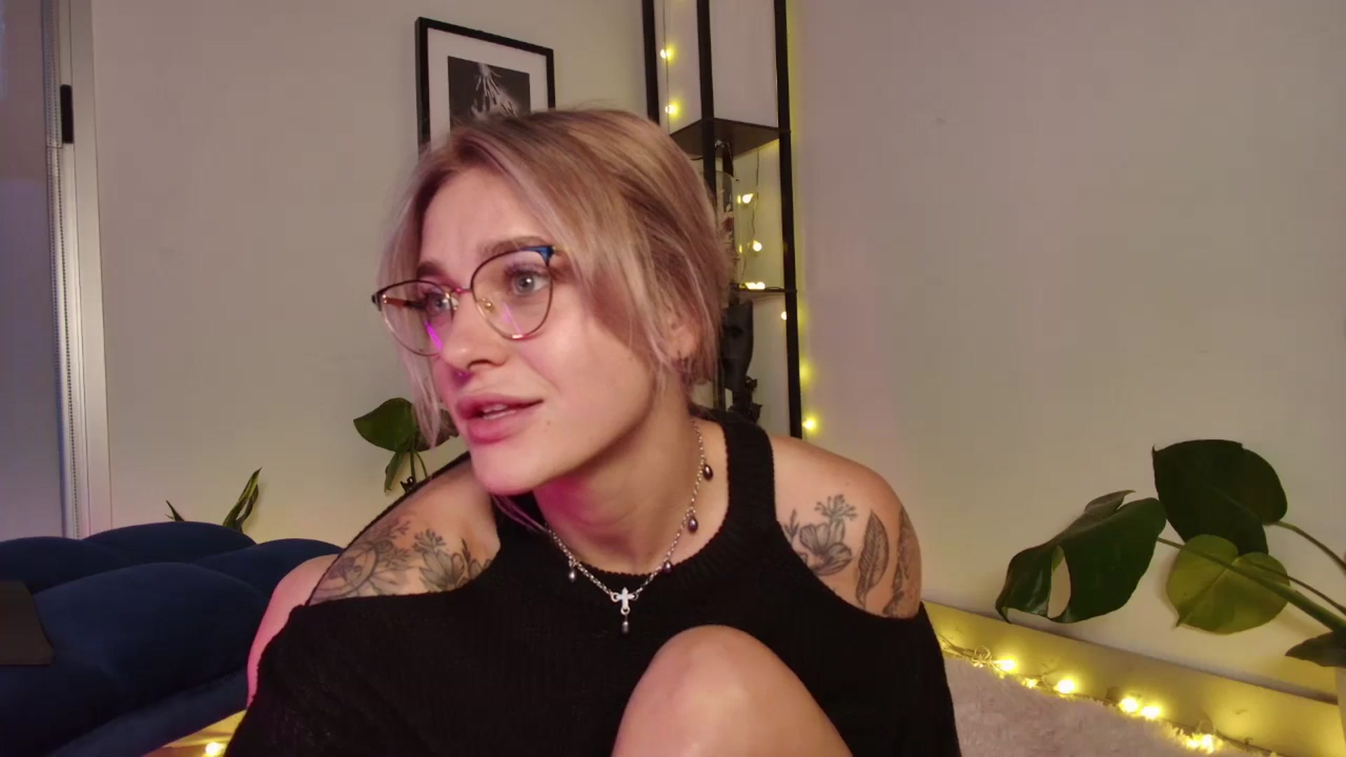 Gallery image thumbnail from Annjoy's myfreecams stream on, 10/26/2023, 06:49 image 4 of 20