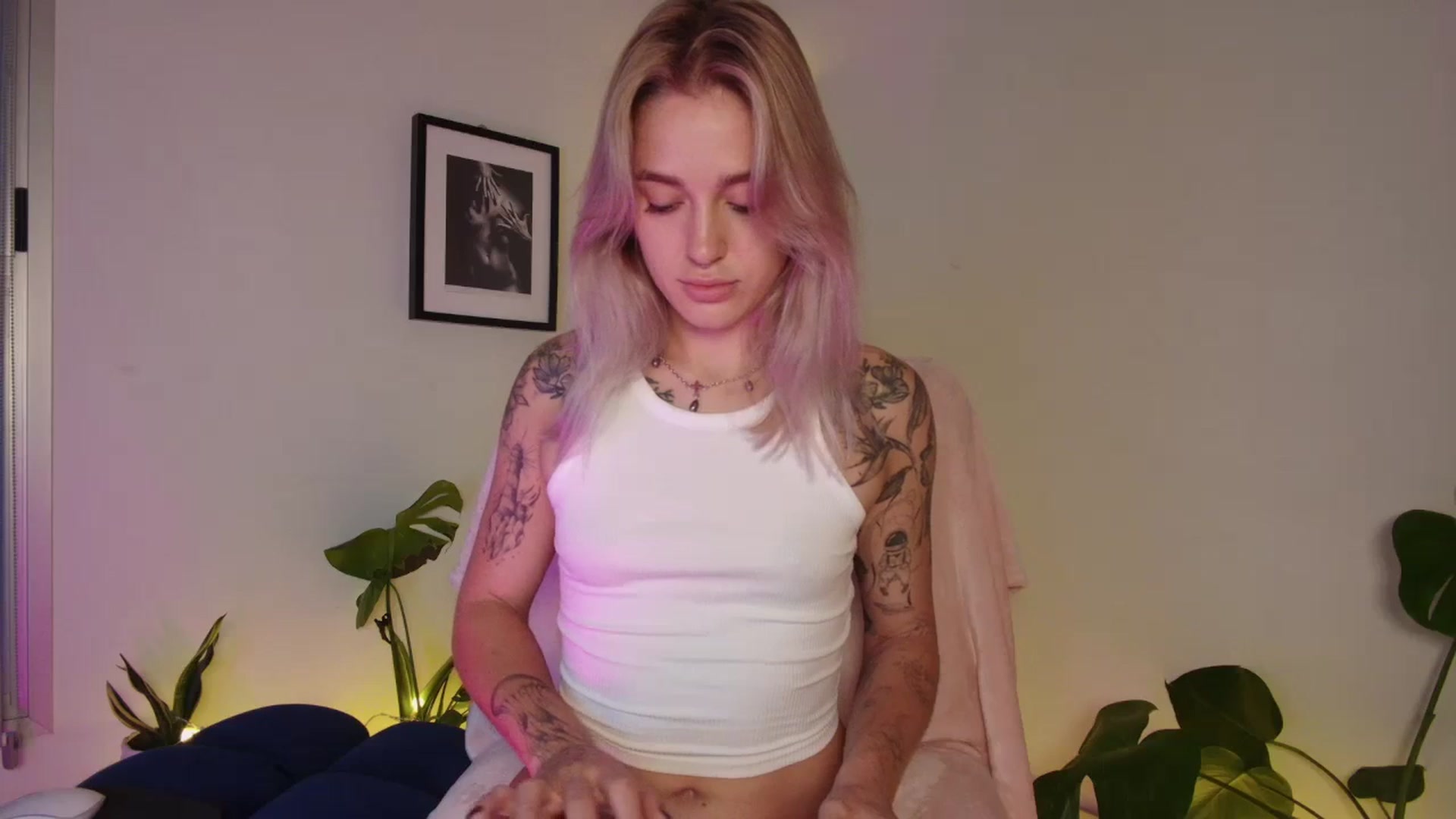 Gallery image thumbnail from Annjoy's myfreecams stream on, 10/27/2023, 06:53 image 4 of 20
