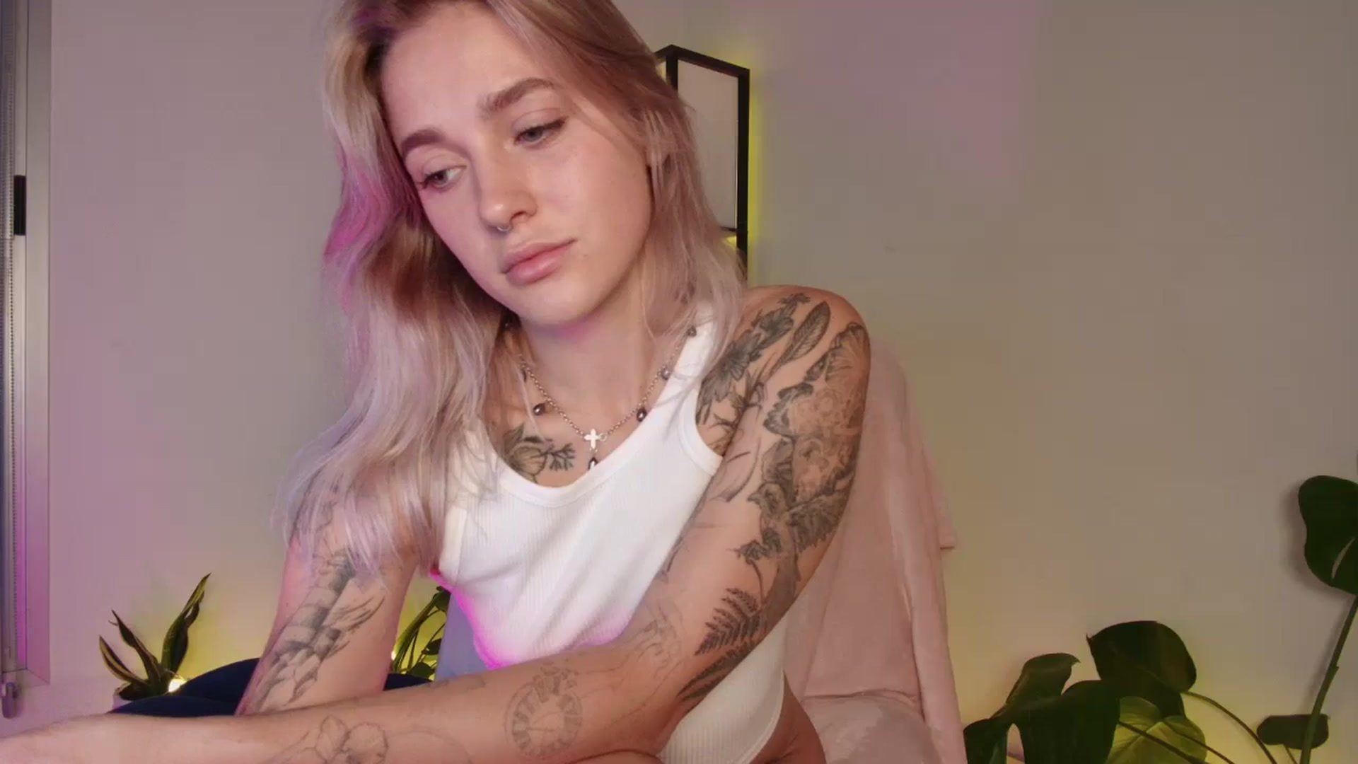 Gallery image thumbnail from Annjoy's myfreecams stream on, 10/27/2023, 06:53 image 1 of 20