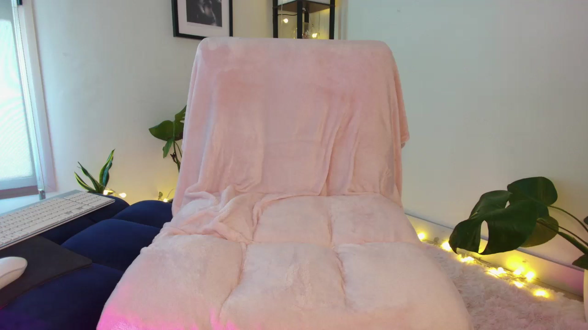 Gallery image thumbnail from Annjoy's myfreecams stream on, 10/28/2023, 09:56 image 2 of 20