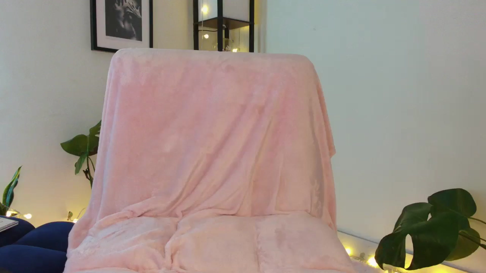 Gallery image thumbnail from Annjoy's myfreecams stream on, 10/28/2023, 09:56 image 17 of 20