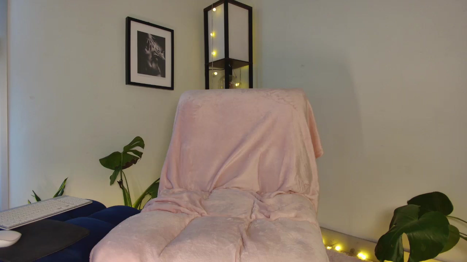 Gallery image thumbnail from Annjoy's myfreecams stream on, 10/29/2023, 08:34 image 16 of 20