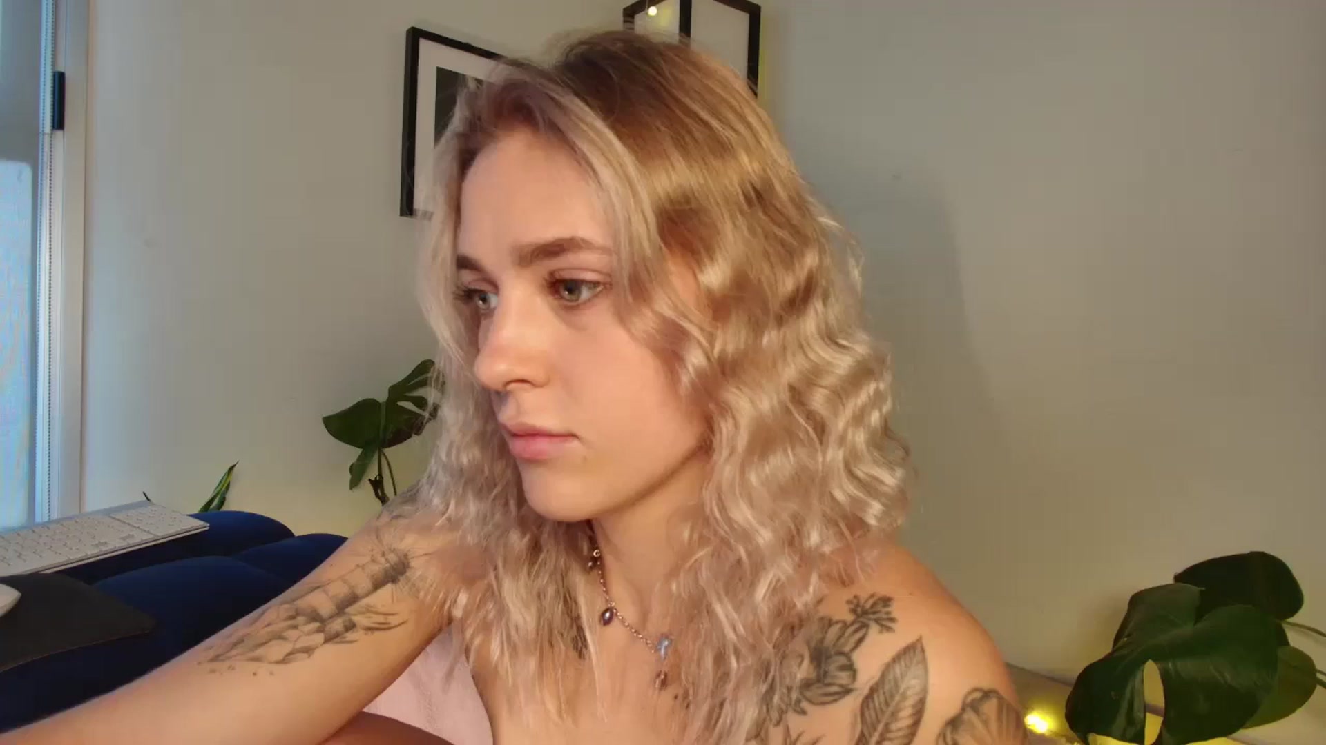 Gallery image thumbnail from Annjoy's myfreecams stream on, 10/29/2023, 08:34 image 8 of 20