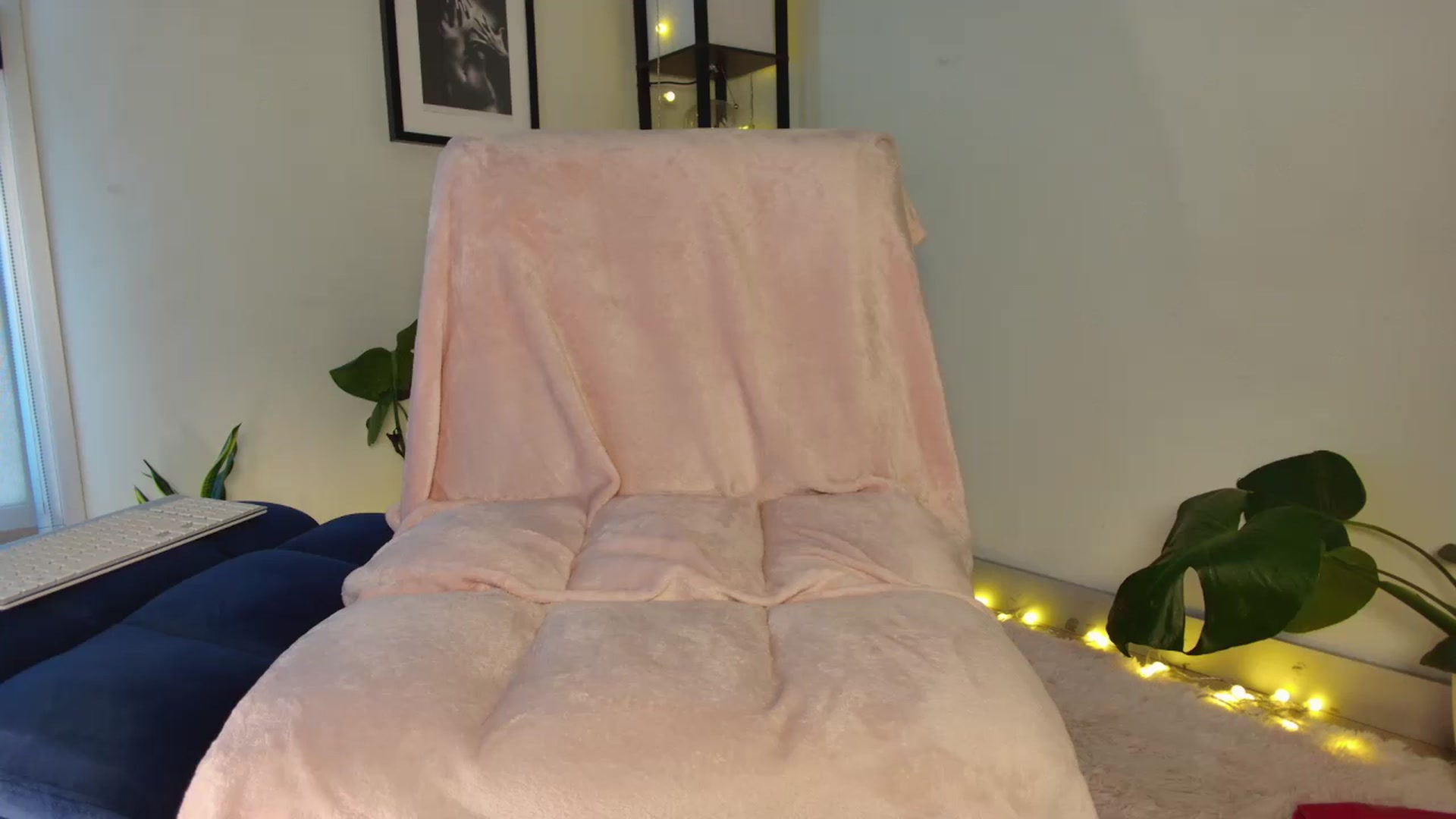 Gallery image thumbnail from Annjoy's myfreecams stream on, 10/29/2023, 09:08 image 12 of 20